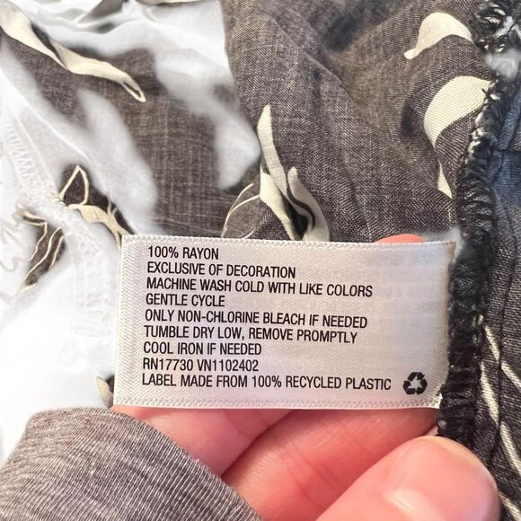 3 for $30! Xhilaration black‎ & white cropped shirt - Picture 4 of 6